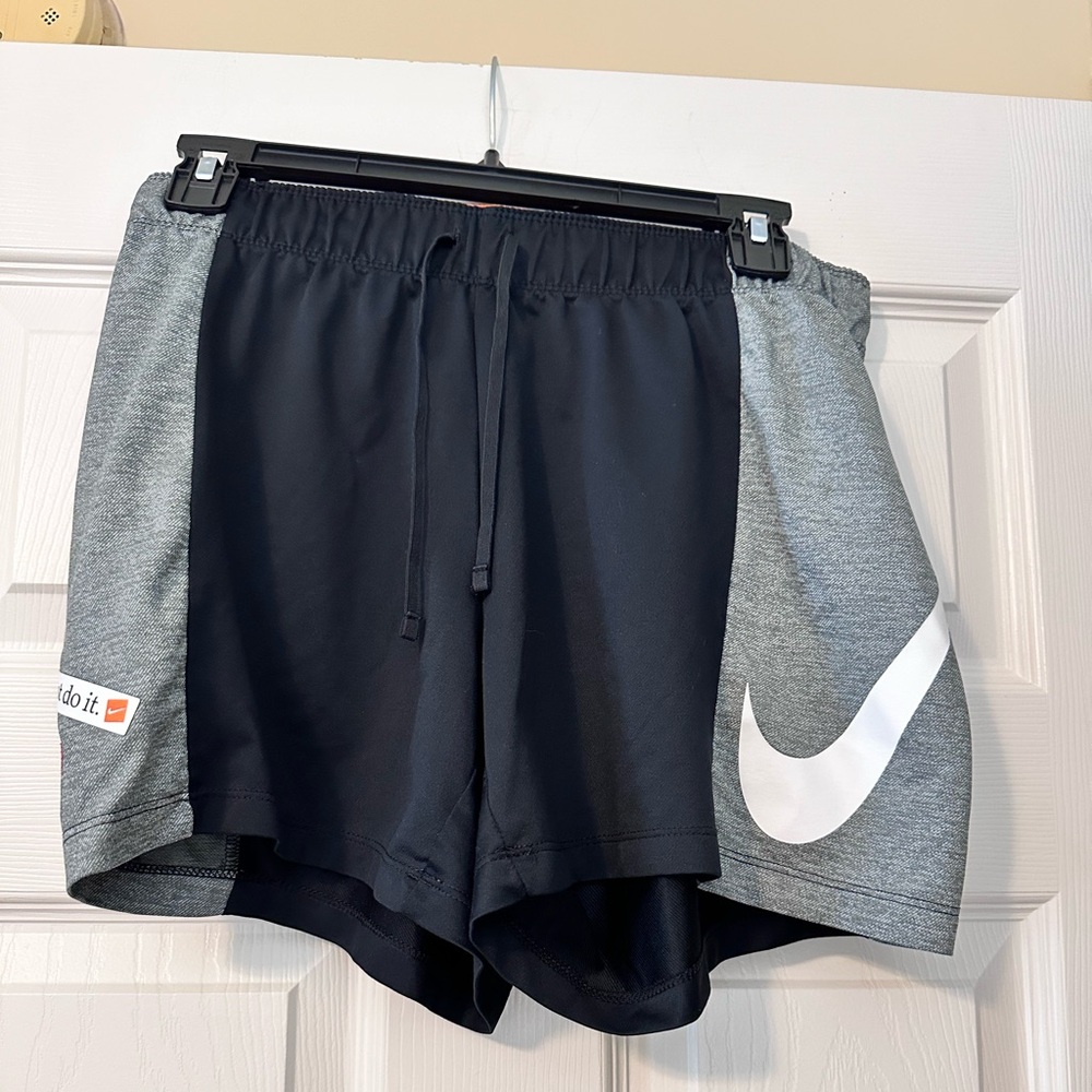 NIKE PRO Womens Size Small Icon Clash Attack Black Shorts 5" Inseam Drawstring